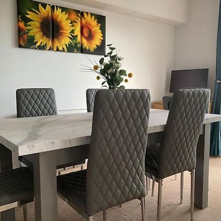 Beautiful 2 Bedroom Flat Overlooking Golf Course كارنوستي المظهر الخارجي الصورة