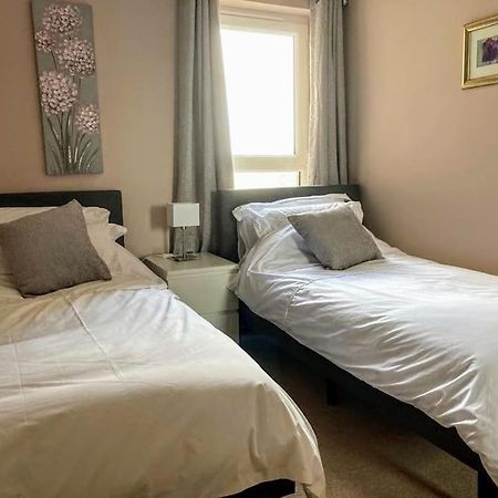 Beautiful 2 Bedroom Flat Overlooking Golf Course كارنوستي المظهر الخارجي الصورة