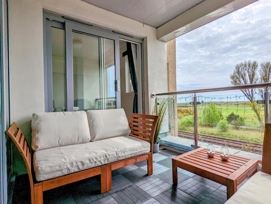 Beautiful 2 Bedroom Flat Overlooking Golf Course كارنوستي المظهر الخارجي الصورة