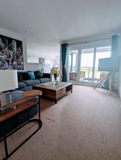 Beautiful 2 Bedroom Flat Overlooking Golf Course كارنوستي المظهر الخارجي الصورة