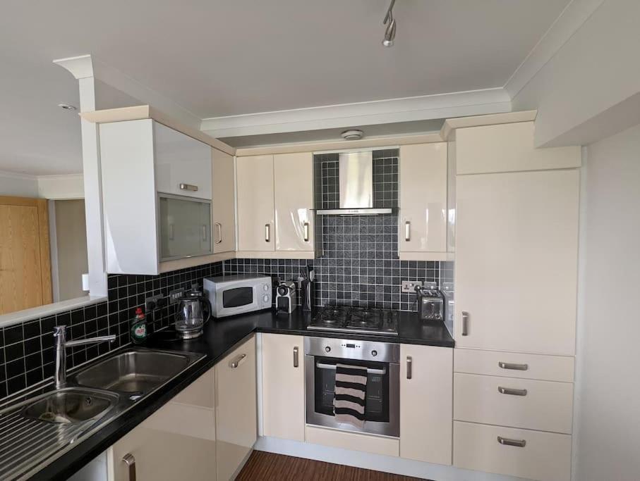 Beautiful 2 Bedroom Flat Overlooking Golf Course كارنوستي المظهر الخارجي الصورة