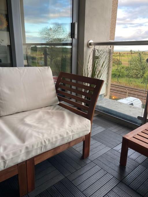 Beautiful 2 Bedroom Flat Overlooking Golf Course كارنوستي المظهر الخارجي الصورة