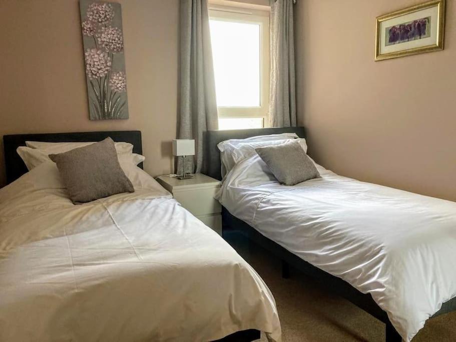 Beautiful 2 Bedroom Flat Overlooking Golf Course كارنوستي المظهر الخارجي الصورة