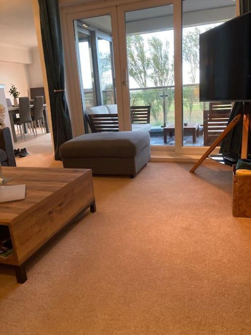 Beautiful 2 Bedroom Flat Overlooking Golf Course كارنوستي المظهر الخارجي الصورة